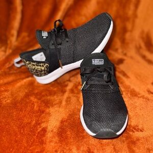 Women’s new balance size 6